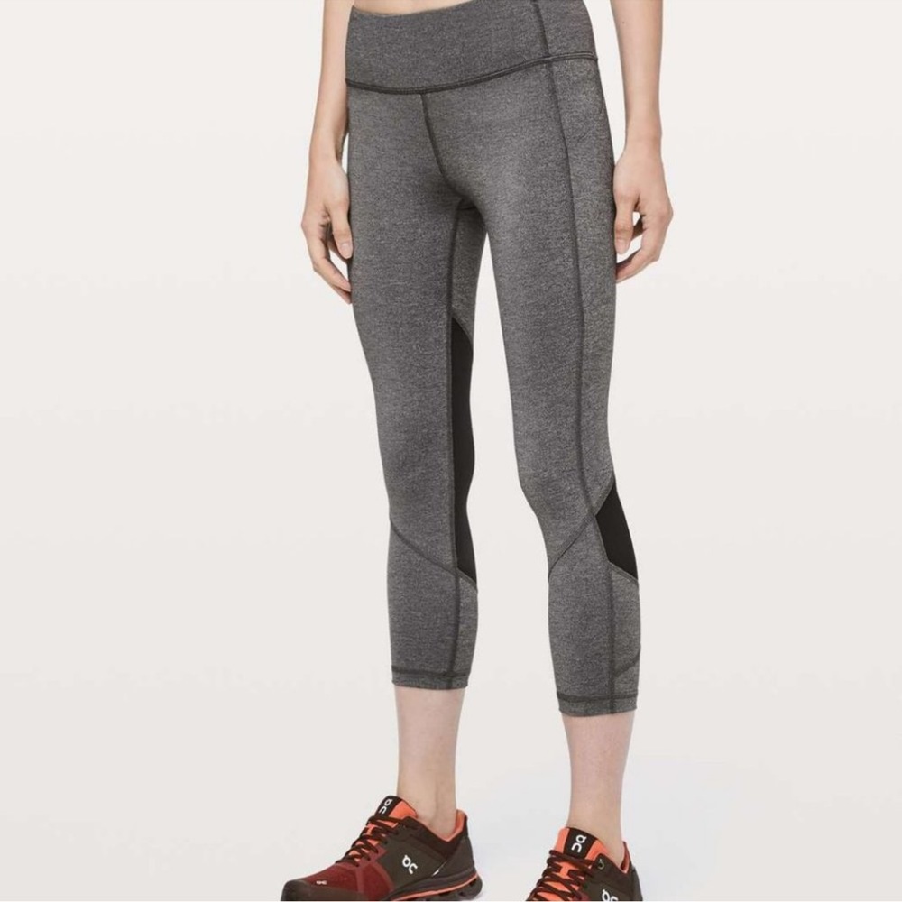 Lululemon Pace Rival Mid-Rise Crop Leggings 22" in Heathered Gray Black Size 2